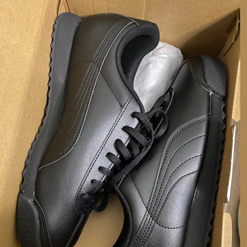 Puma sneakers size 7 - Picture 2 of 3